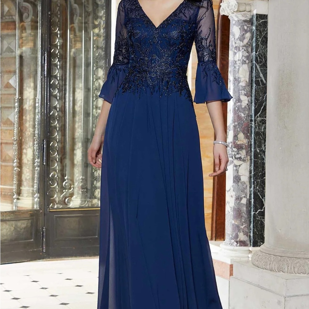 Elegant Navy Blue Evening Gown